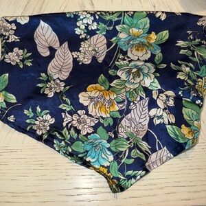Trendy Boutique Floral Crop Top - Navy and Green